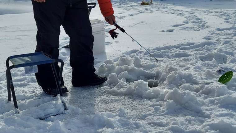 Ice fishing / Peche sur glace